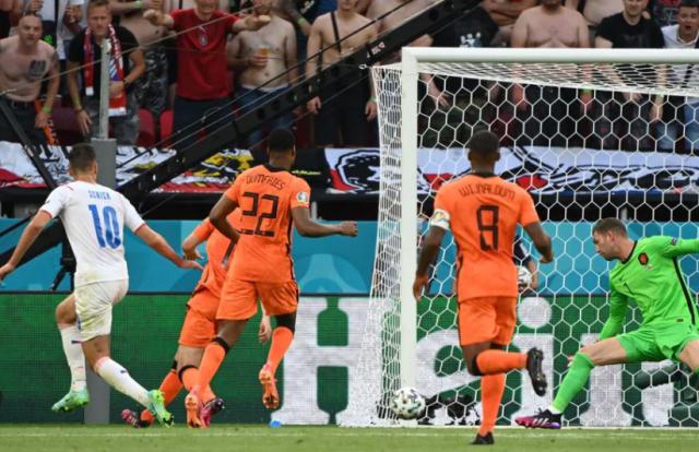 开云体育官网-希克又进球了！差点去当模特的他即将创造捷克历史